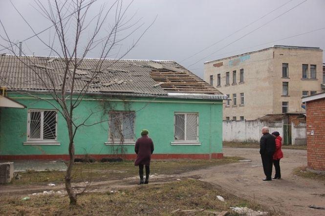 Зірваний дах та повалені дерева: наслідки буревію у Калинівці, фото №3 на сайті 20minut.ua