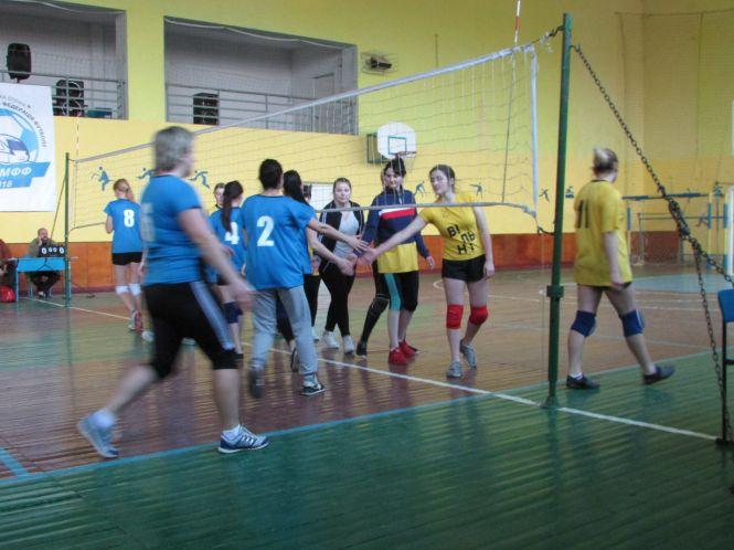 Новини Козятина - фото з Як грали на фінальних змаганнях 27-их сільських спортивних ігор з волейболу Як грали на фінальних змаганнях 27-их сільських спортивних ігор з волейболу, фото №1 на сайті 20minut.ua