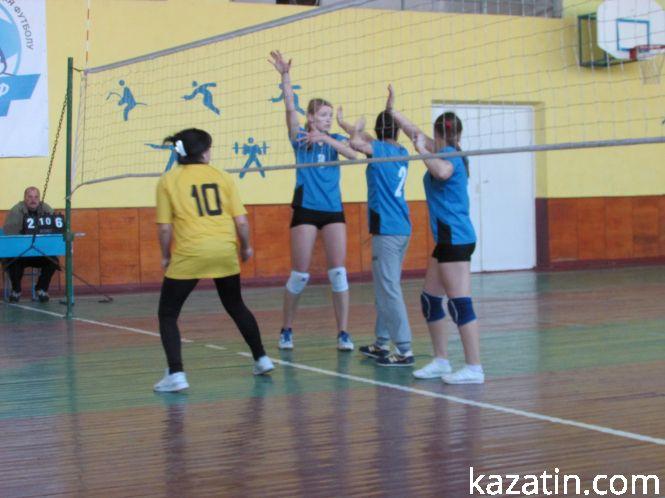 Новини Козятина - фото з Як грали на фінальних змаганнях 27-их сільських спортивних ігор з волейболу Як грали на фінальних змаганнях 27-их сільських спортивних ігор з волейболу, фото №3 на сайті 20minut.ua
