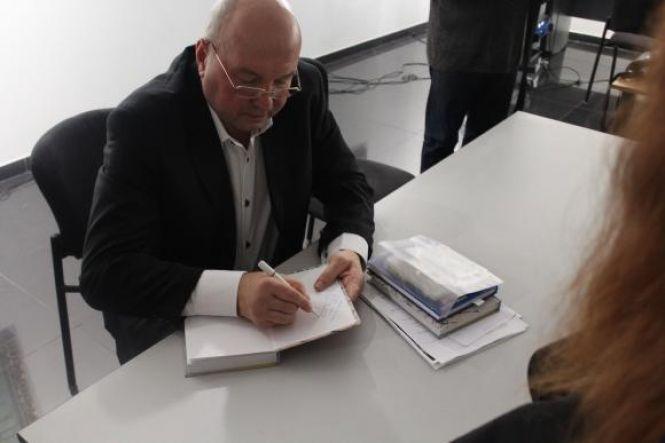 Новини Вінниці - фото з «Дістав зброю і вистрелив у патрульних». Четвертий день розшукують  особливо небезпечних «Дістав зброю і вистрелив у патрульних». Четвертий день розшукують  особливо небезпечних, фото №3 на сайті 20minut.ua