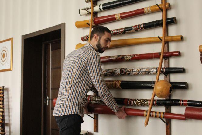 Новини Вінниці - фото з Виготовив 100 діджеріду. Як мелодія аборигенів змінила життя стоматолога з Вінниці (Відео) Виготовив 100 діджеріду. Як мелодія аборигенів змінила життя стоматолога з Вінниці (Відео), фото №4 на сайті 20minut.ua
