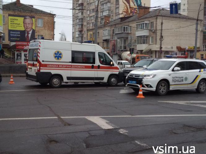 Новини Хмельницького - фото з Біля Либідь Плази “Hyundai” зіткнувся зі "швидкою" Біля Либідь Плази “Hyundai” зіткнувся зі "швидкою", фото №4 на сайті vsim.ua