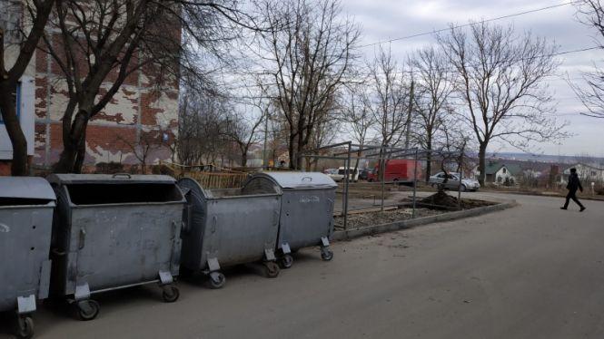 Новини Тернополя - фото з Контейнери для сміття можуть заважати жителям міста. Комунальники перепрошують за незручності Контейнери для сміття можуть заважати жителям міста. Комунальники перепрошують за незручності, фото №1 на сайті 20minut.ua