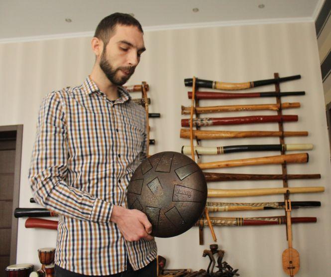 Новини Вінниці - фото з Виготовив 100 діджеріду. Як мелодія аборигенів змінила життя стоматолога з Вінниці (Відео) Виготовив 100 діджеріду. Як мелодія аборигенів змінила життя стоматолога з Вінниці (Відео), фото №1 на сайті 20minut.ua