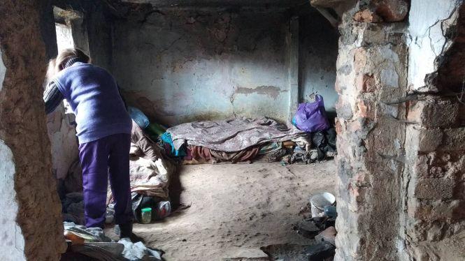 Новини Тернополя - фото з З двома собаками в будинку без вікон і дверей: жінка без документів просить влаштувати її у притулок З двома собаками в будинку без вікон і дверей: жінка без документів просить влаштувати її у притулок, фото №1 на сайті 20minut.ua