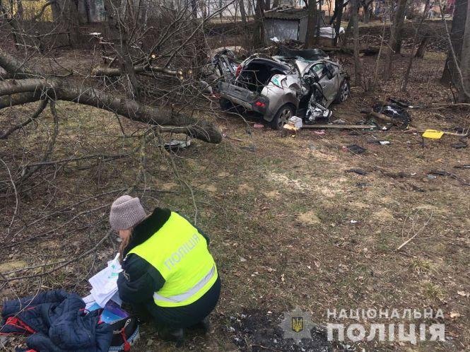 Новини Хмельницького - фото з Збила білборд та перекинулася. У жахливій ДТП загинула 40-річна хмельничанка (ВІДЕО, ФОТО) Збила білборд та перекинулася. У жахливій ДТП загинула 40-річна хмельничанка (ВІДЕО, ФОТО), фото №4 на сайті vsim.ua