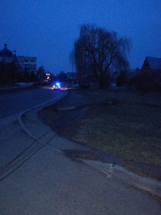 Новини Вінниці - фото з Аварія в Пироговому: легковик зачепив чотири опори і перекинувся Аварія в Пироговому: легковик зачепив чотири опори і перекинувся, фото №3 на сайті 20minut.ua