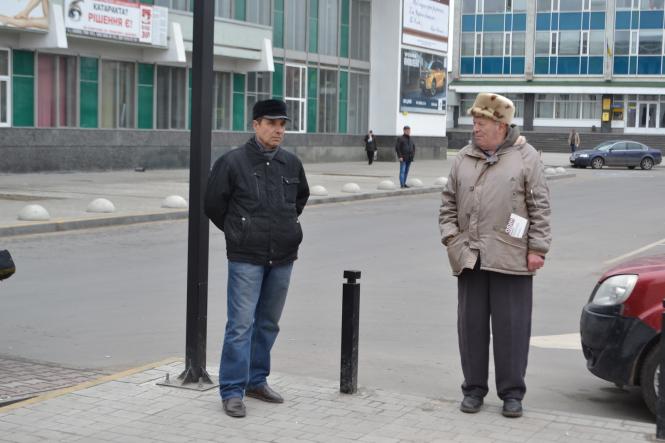 Новини Хмельницького - фото з Хмельницькі військові влаштували музичний флешмоб біля залізничного вокзалу Хмельницькі військові влаштували музичний флешмоб біля залізничного вокзалу, фото №7 на сайті vsim.ua