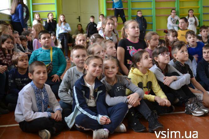 Новини Хмельницького - фото з Кращі баскетболісти Хмельницького влаштували спортивне шоу для учнів НВО №5 Кращі баскетболісти Хмельницького влаштували спортивне шоу для учнів НВО №5, фото №1 на сайті vsim.ua