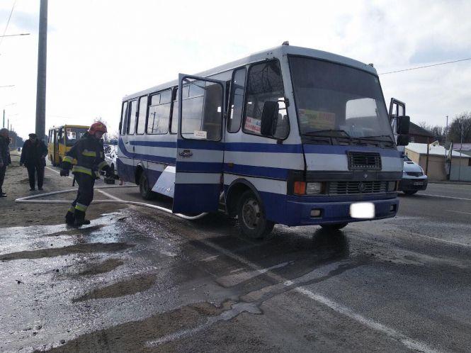 Новини Вінниці - фото з У Калинівському районі горів рейсовий автобус. Люди не постраждали У Калинівському районі горів рейсовий автобус. Люди не постраждали, фото №1 на сайті 20minut.ua
