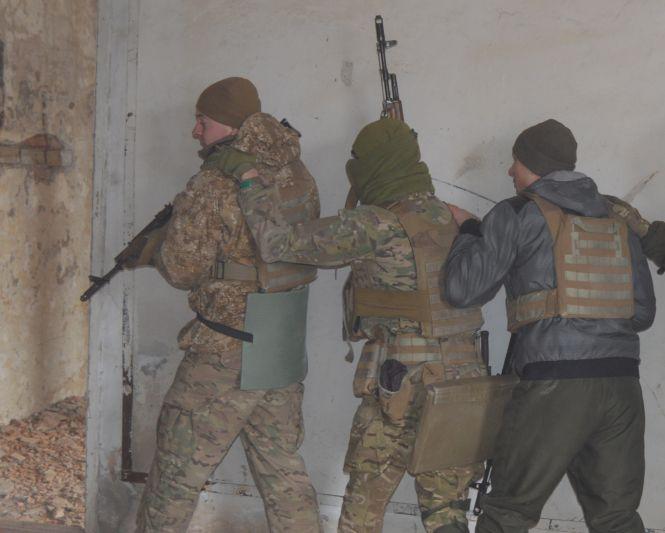 Новини Хмельницького - фото з Як хмельницькі спецпризначенці "захопили" закинуте приміщення заводу (ФОТО) Як хмельницькі спецпризначенці "захопили" закинуте приміщення заводу (ФОТО), фото №2 на сайті vsim.ua