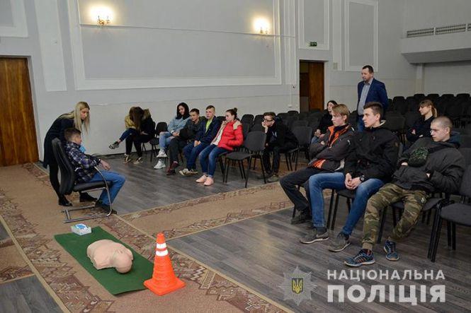 Новини Тернополя - фото з У поліції навчали школярів, як реанімувати і запустити серце У поліції навчали школярів, як реанімувати і запустити серце, фото №1 на сайті 20minut.ua