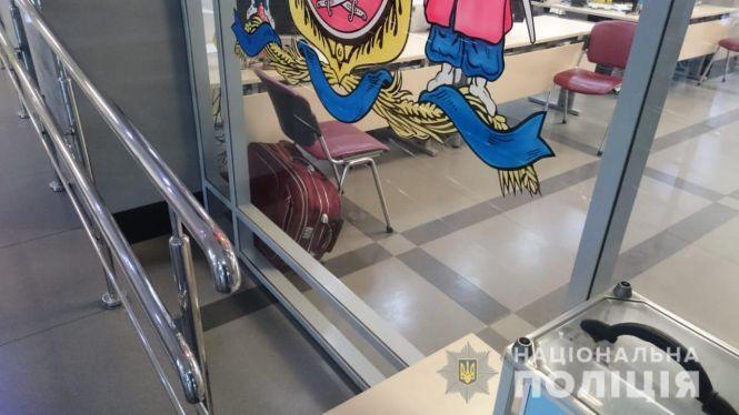 Новини Вінниці - фото з Через підозрілу валізу з «Прозорого офісу» евакуювали 120 людей Через підозрілу валізу з «Прозорого офісу» евакуювали 120 людей, фото №1 на сайті 20minut.ua