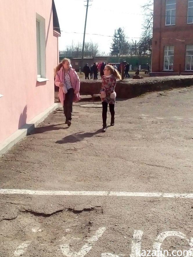 Фото дня: учні другої школи на перерві, фото №3 на сайті 20minut.ua
