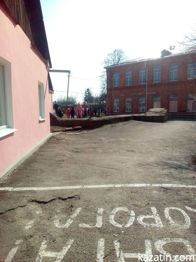 Фото дня: учні другої школи на перерві, фото №1 на сайті 20minut.ua