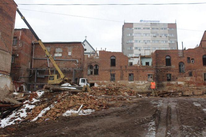 Новини Вінниці - фото з Фото дня. Історичний готель-прокуратуру на Соборній розібрали до фундаменту Фото дня. Історичний готель-прокуратуру на Соборній розібрали до фундаменту, фото №5 на сайті 20minut.ua