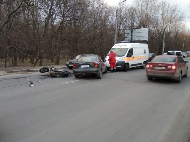 Новини Хмельницького - фото з В аварії на Курчатова важко травмувався мотоцикліст В аварії на Курчатова важко травмувався мотоцикліст, фото №2 на сайті vsim.ua