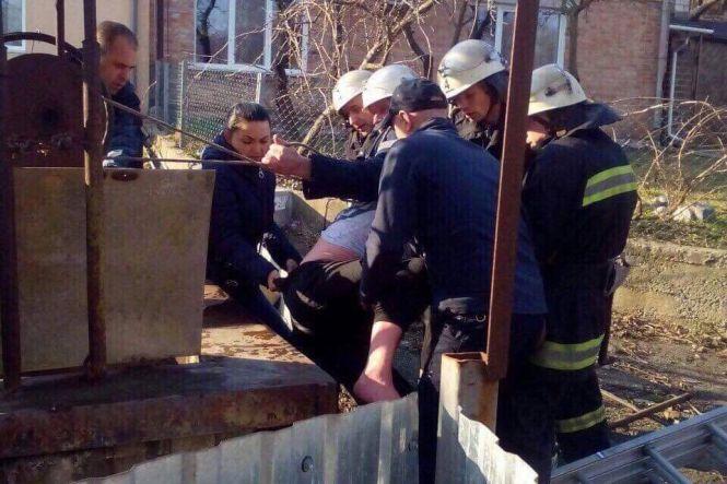 Жінка впала в криницю: коротка історія порятунку на П'ятничанах, фото №1 на сайті 20minut.ua