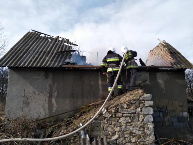 Новини Кам'янця-Подільського - фото з Кам’янецькі рятувальники погасили вогонь у господарчій споруді Кам’янецькі рятувальники погасили вогонь у господарчій споруді, фото №2 на сайті 20minut.ua