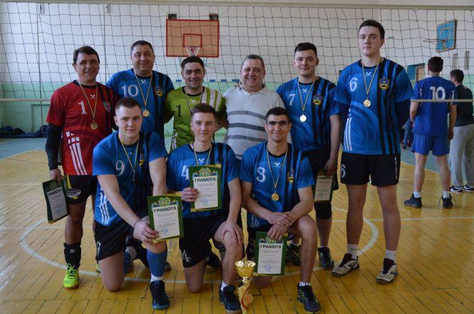 Новини Козятина - фото з Козятинські волейболісти увійшли у трійку лідерів Козятинські волейболісти увійшли у трійку лідерів, фото №3 на сайті 20minut.ua