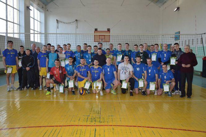 Новини Козятина - фото з Козятинські волейболісти увійшли у трійку лідерів Козятинські волейболісти увійшли у трійку лідерів, фото №1 на сайті 20minut.ua