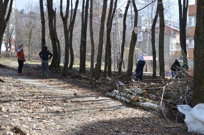 Новини Тернополя - фото з Сміттєвий челендж набирає популярності. Будьте обережні зі шприцами та склом Сміттєвий челендж набирає популярності. Будьте обережні зі шприцами та склом, фото №1 на сайті 20minut.ua