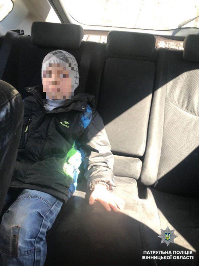 Плакав у тролейбусі: поки бабуся бігала за онучкою, загубився 6-річний малий, фото №1 на сайті 20minut.ua