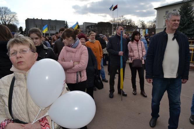 Новини Хмельницького - фото з «Все, як завжди, — зігнали»: яким був виступ Петра Порошенка у Хмельницькому (ФОТО) «Все, як завжди, — зігнали»: яким був виступ Петра Порошенка у Хмельницькому (ФОТО), фото №10 на сайті vsim.ua
