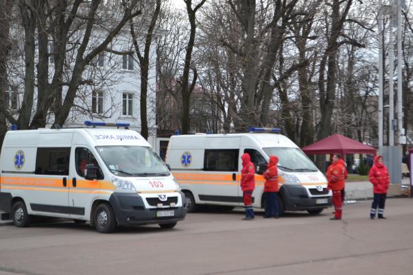 Новини Хмельницького - фото з Перекрили рух та огородили майдан: як у Хмельницькому готуються до приїзду Порошенка Перекрили рух та огородили майдан: як у Хмельницькому готуються до приїзду Порошенка, фото №7 на сайті vsim.ua