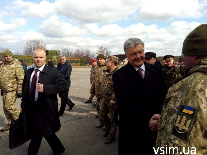 Новини Хмельницького - фото з Візит Петра Порошенка: що президент робив у Старокостянтинові Візит Петра Порошенка: що президент робив у Старокостянтинові, фото №1 на сайті vsim.ua