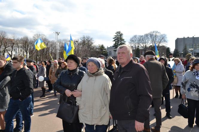 Новини Хмельницького - фото з «Все, як завжди, — зігнали»: яким був виступ Петра Порошенка у Хмельницькому (ФОТО) «Все, як завжди, — зігнали»: яким був виступ Петра Порошенка у Хмельницькому (ФОТО), фото №2 на сайті vsim.ua