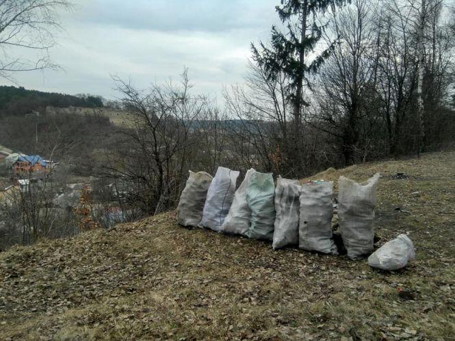 Новини Тернополя - фото з Двоє теребовлянців долучились до #TrashTag челенджу і самі зібрали вісім мішків сміття Двоє теребовлянців долучились до #TrashTag челенджу і самі зібрали вісім мішків сміття, фото №1 на сайті 20minut.ua