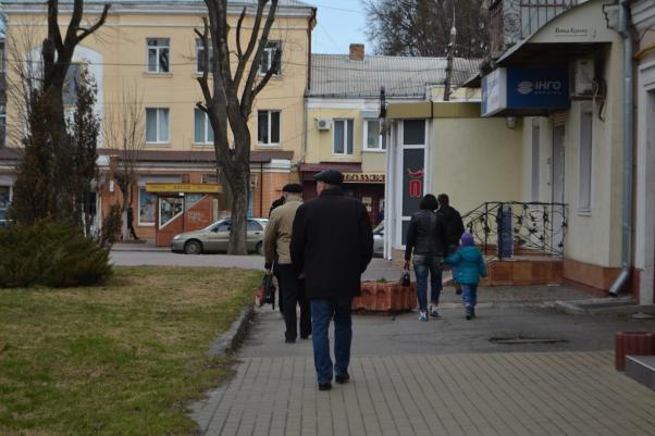 Перекрили рух та огородили майдан: як у Хмельницькому готуються до приїзду Порошенка, фото №8 на сайті vsim.ua