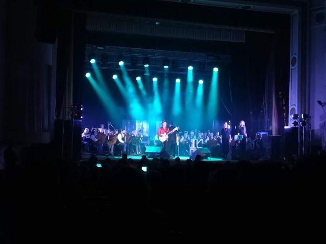 Новини Хмельницького - фото з Чим дивували хмельничан Олег Скрипка і оркестр НАОНІ Чим дивували хмельничан Олег Скрипка і оркестр НАОНІ, фото №1 на сайті vsim.ua