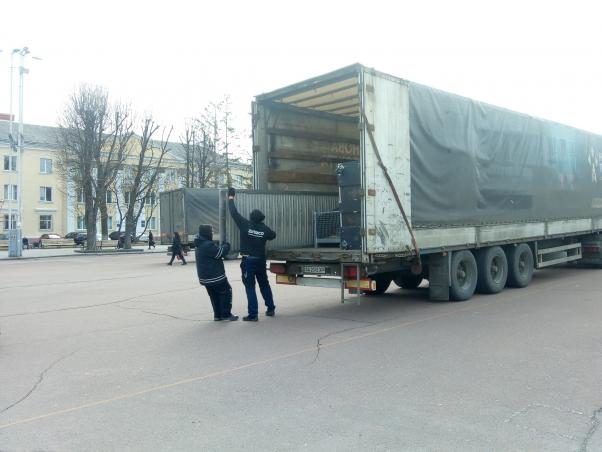 Перекрили рух та огородили майдан: як у Хмельницькому готуються до приїзду Порошенка, фото №1 на сайті vsim.ua