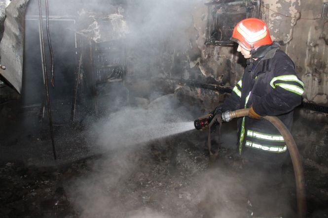 18 рятівників на 5 машинах гасили пожежу кафе на Дунаєвеччині, фото №2 на сайті vsim.ua