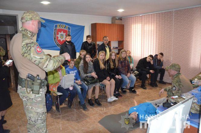Юні вартові правопорядку познайомились з діяльністю поліцейських Корпусу оперативно-раптової дії Житомирщини, фото №3 на сайті 20minut.ua