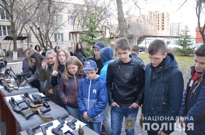 Юні вартові правопорядку познайомились з діяльністю поліцейських Корпусу оперативно-раптової дії Житомирщини, фото №1 на сайті 20minut.ua