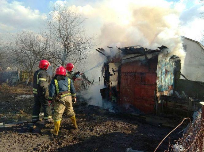 Дві споруди і два автомобілі згоріли внаслідок пожежі від паління сухої трави у Радомишльському районі, фото №3 на сайті 20minut.ua