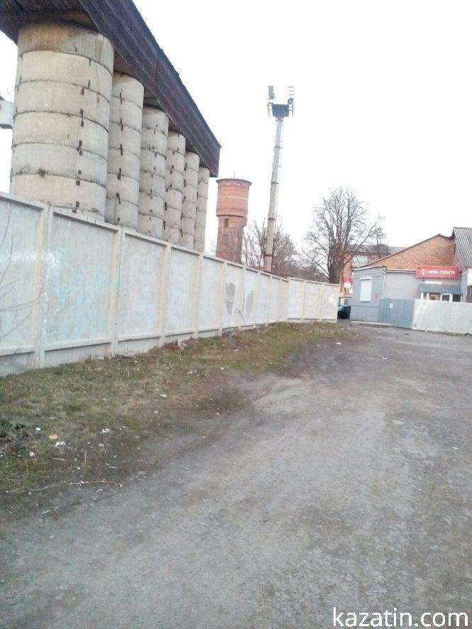 Фото дня: занедбана і спустошена територія бувшого "НГЧ", фото №7 на сайті 20minut.ua