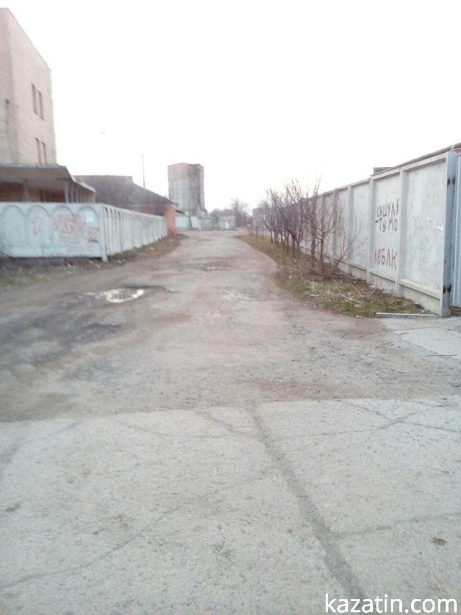 Фото дня: занедбана і спустошена територія бувшого "НГЧ", фото №5 на сайті 20minut.ua