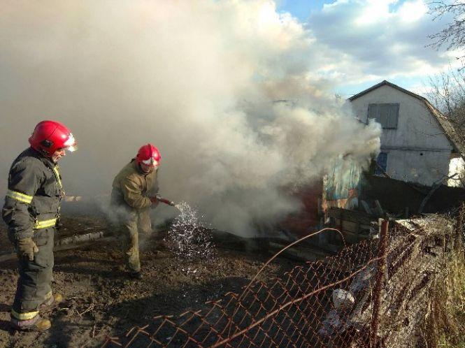 Дві споруди і два автомобілі згоріли внаслідок пожежі від паління сухої трави у Радомишльському районі, фото №2 на сайті 20minut.ua