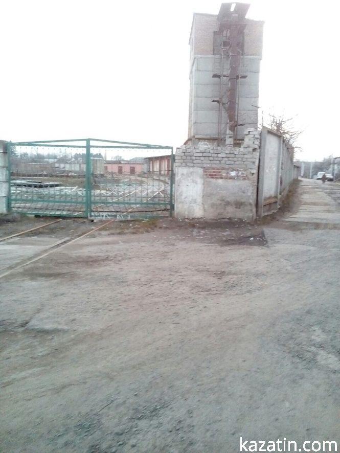 Фото дня: занедбана і спустошена територія бувшого "НГЧ", фото №2 на сайті 20minut.ua