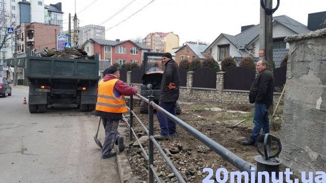 Новини Тернополя - фото з Фото дня: На Крушельницької ремонтують тротуар Фото дня: На Крушельницької ремонтують тротуар, фото №1 на сайті 20minut.ua