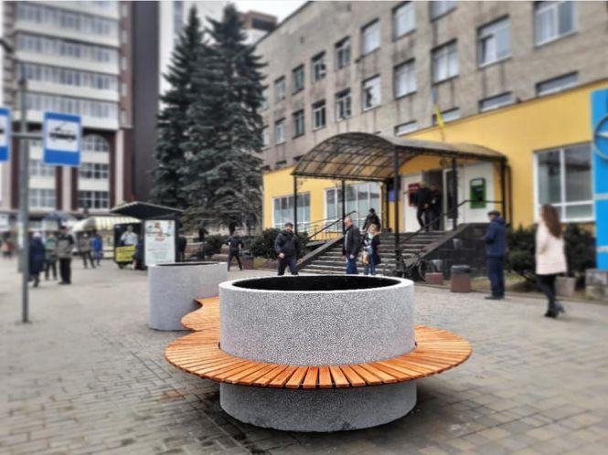 Новини Хмельницького - фото з Скільки витратять на фігурні лавочки, які облаштовують біля поліклініки №1 Скільки витратять на фігурні лавочки, які облаштовують біля поліклініки №1, фото №3 на сайті vsim.ua