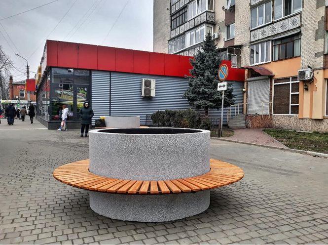 Новини Хмельницького - фото з Скільки витратять на фігурні лавочки, які облаштовують біля поліклініки №1 Скільки витратять на фігурні лавочки, які облаштовують біля поліклініки №1, фото №2 на сайті vsim.ua