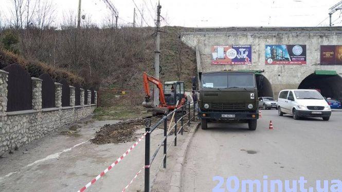 Новини Тернополя - фото з Фото дня: На Крушельницької ремонтують тротуар Фото дня: На Крушельницької ремонтують тротуар, фото №2 на сайті 20minut.ua