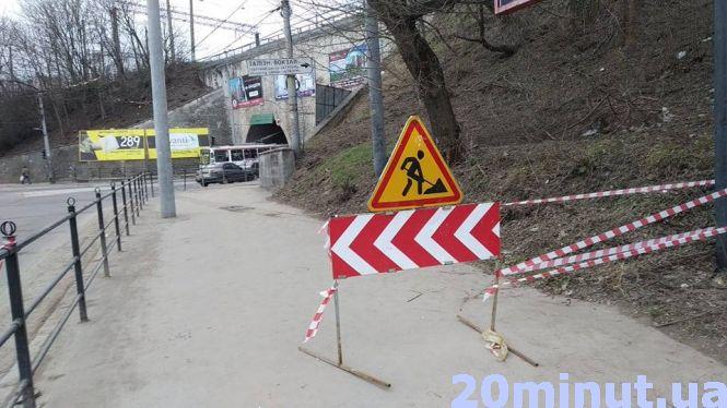 Новини Тернополя - фото з Фото дня: На Крушельницької ремонтують тротуар Фото дня: На Крушельницької ремонтують тротуар, фото №3 на сайті 20minut.ua