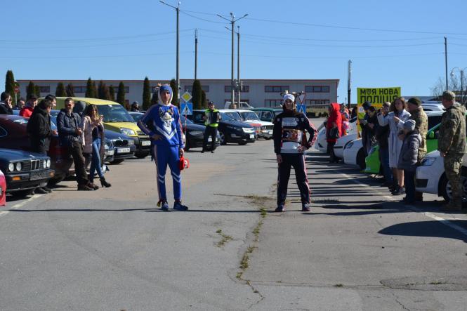 Новини Хмельницького - фото з Спринт-слалом, запах паленої гуми та показ мод: хмельницьких водіїв закликали керувати відповідально Спринт-слалом, запах паленої гуми та показ мод: хмельницьких водіїв закликали керувати відповідально, фото №8 на сайті vsim.ua
