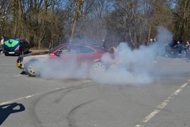 Новини Хмельницького - фото з Спринт-слалом, запах паленої гуми та показ мод: хмельницьких водіїв закликали керувати відповідально Спринт-слалом, запах паленої гуми та показ мод: хмельницьких водіїв закликали керувати відповідально, фото №22 на сайті vsim.ua
